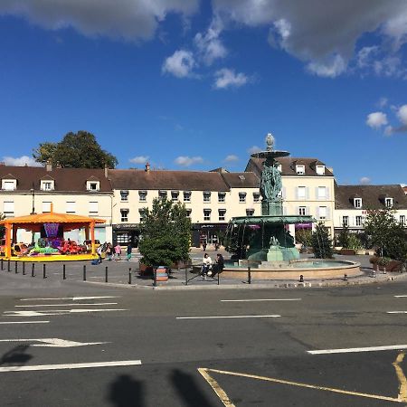 Le Saint Jean Appartamento Melun Esterno foto